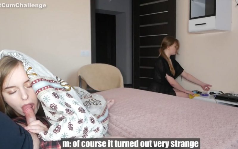 Порно русское залезла к брату под одеяло